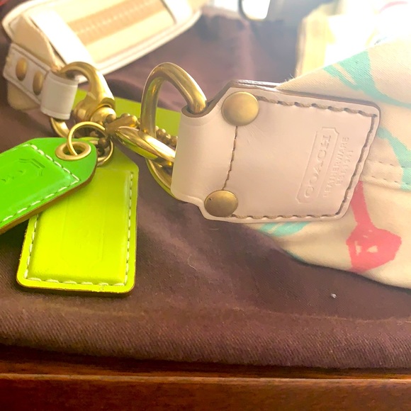 Coach Hampton - Picture 7 of 9